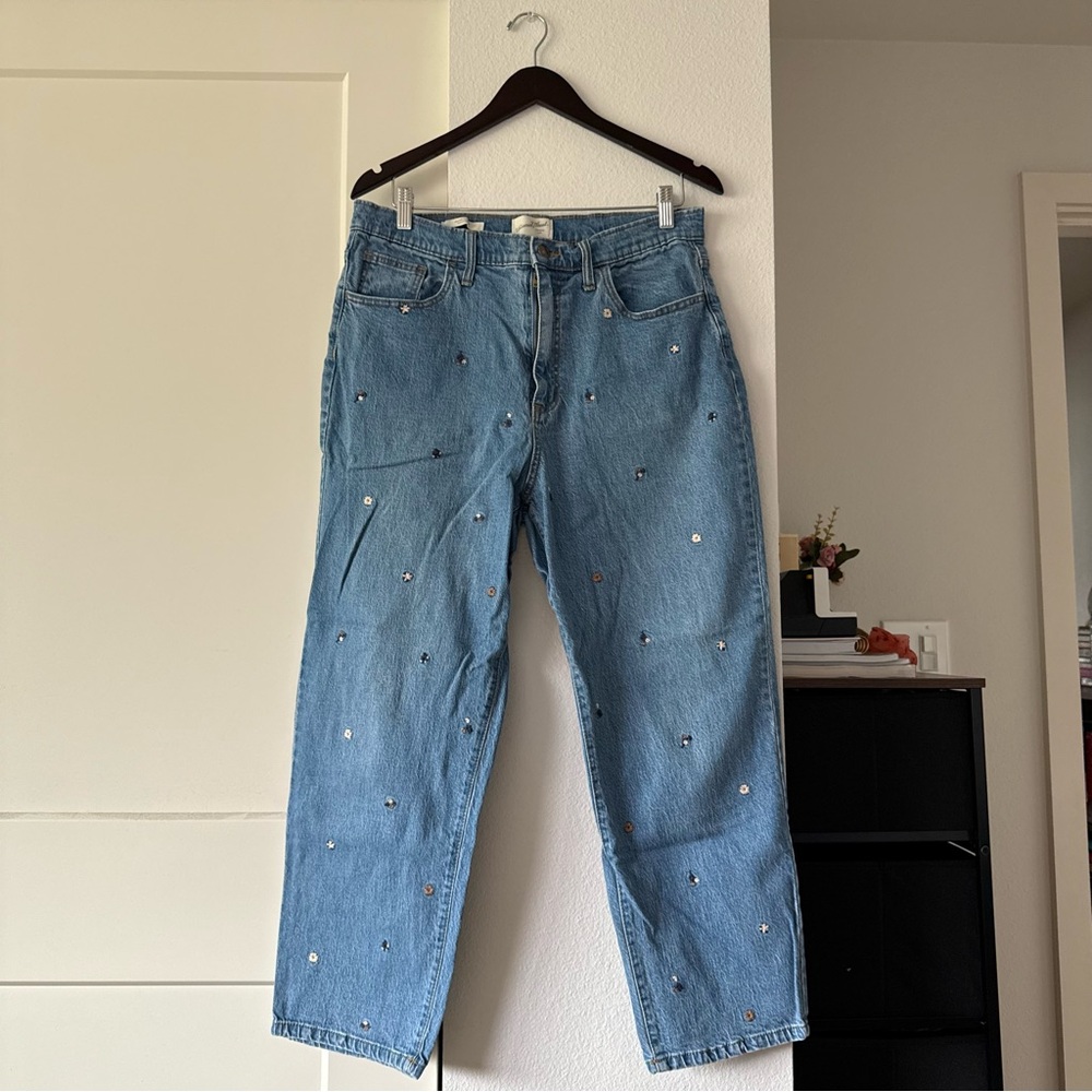 Universal Thread Light Blue Embroidered Straight Leg Jeans